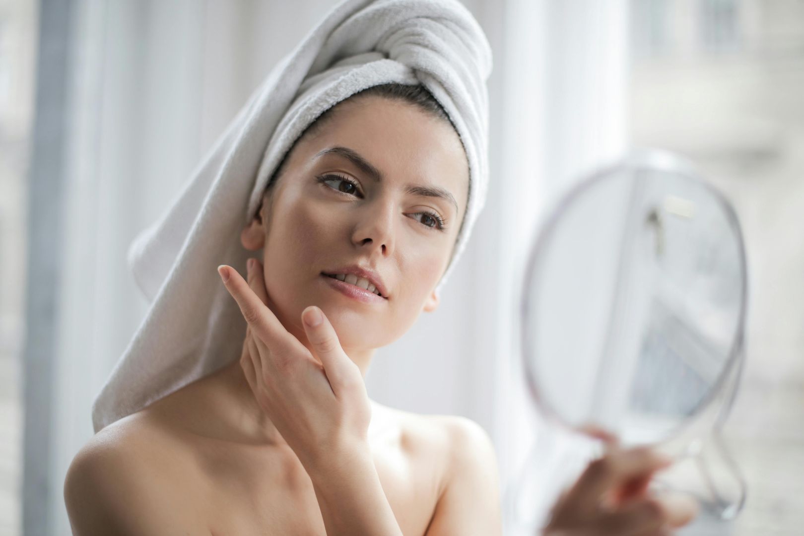 Carbon 60 aids in the rejuvenation, acne management and protection of the skin 